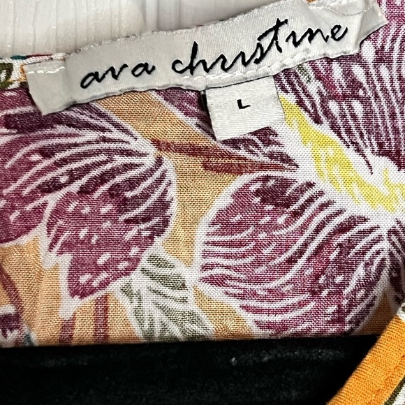 Ava Christine Women’s blouse - Size Large - Floral with gold background - Picture 5 of 6